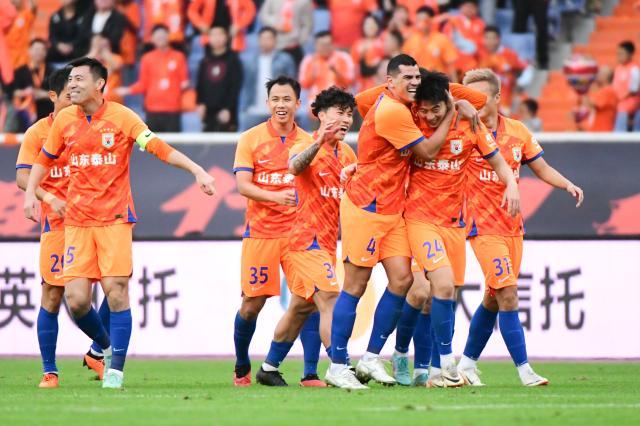 【中超】胡靖航帽子戏法 泰山5比1大胜河南夺得亚军